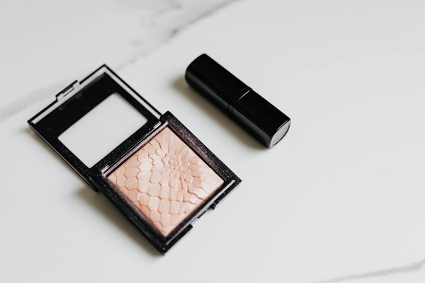 Sustainable Skincare Packaging: The Complete Guide to Environmentally Responsible Disposal Methods